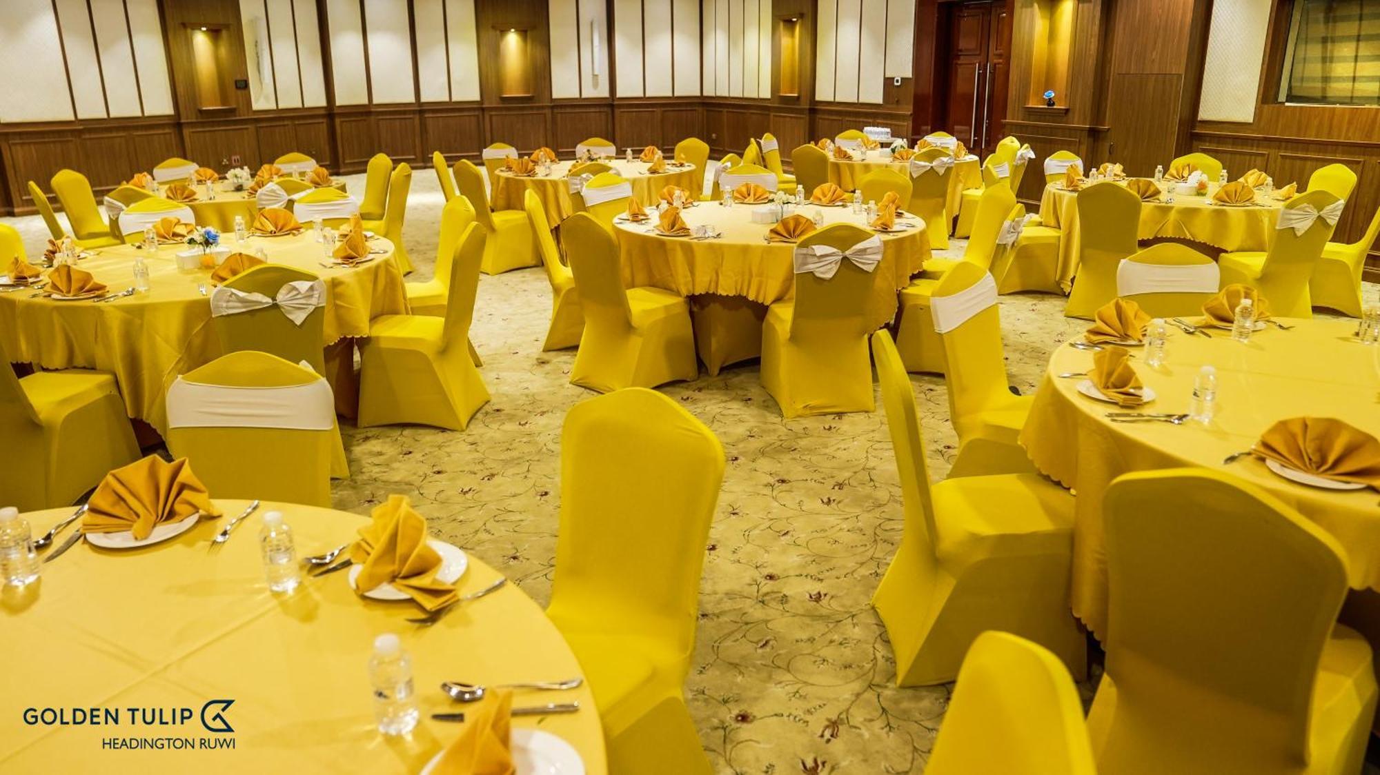 Golden Tulip Headington Hotel Muscat Exterior photo