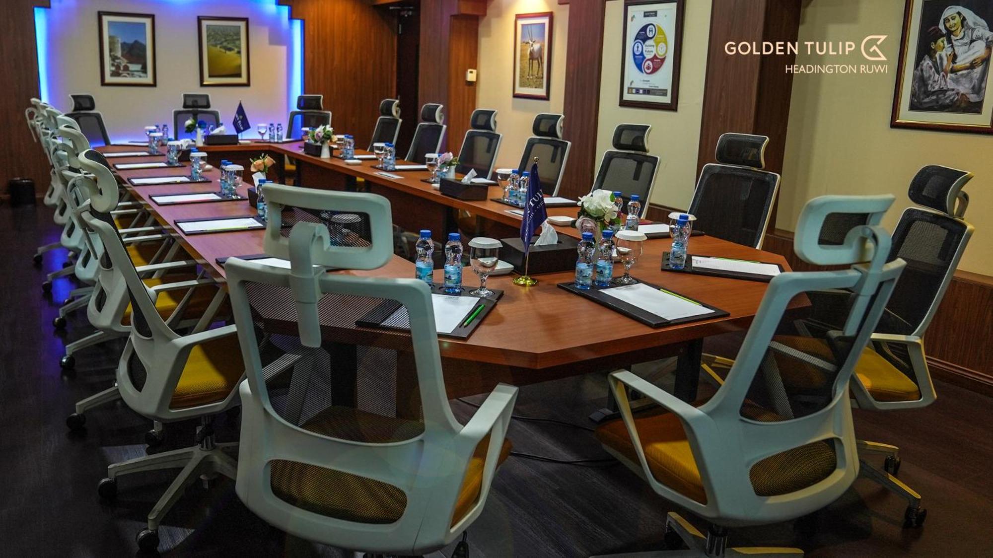 Golden Tulip Headington Hotel Muscat Exterior photo