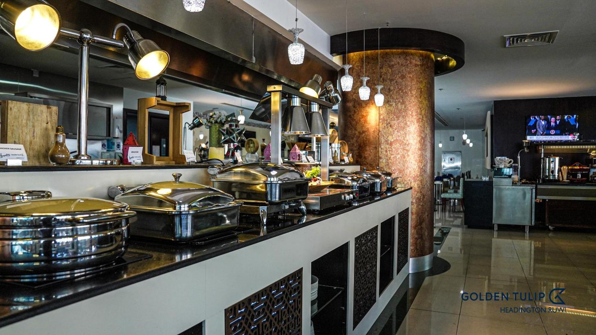 Golden Tulip Headington Hotel Muscat Exterior photo