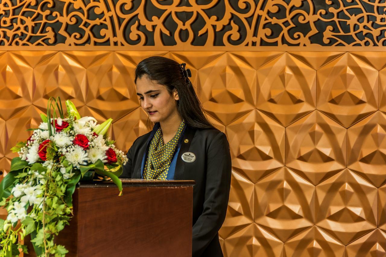 Golden Tulip Headington Hotel Muscat Exterior photo