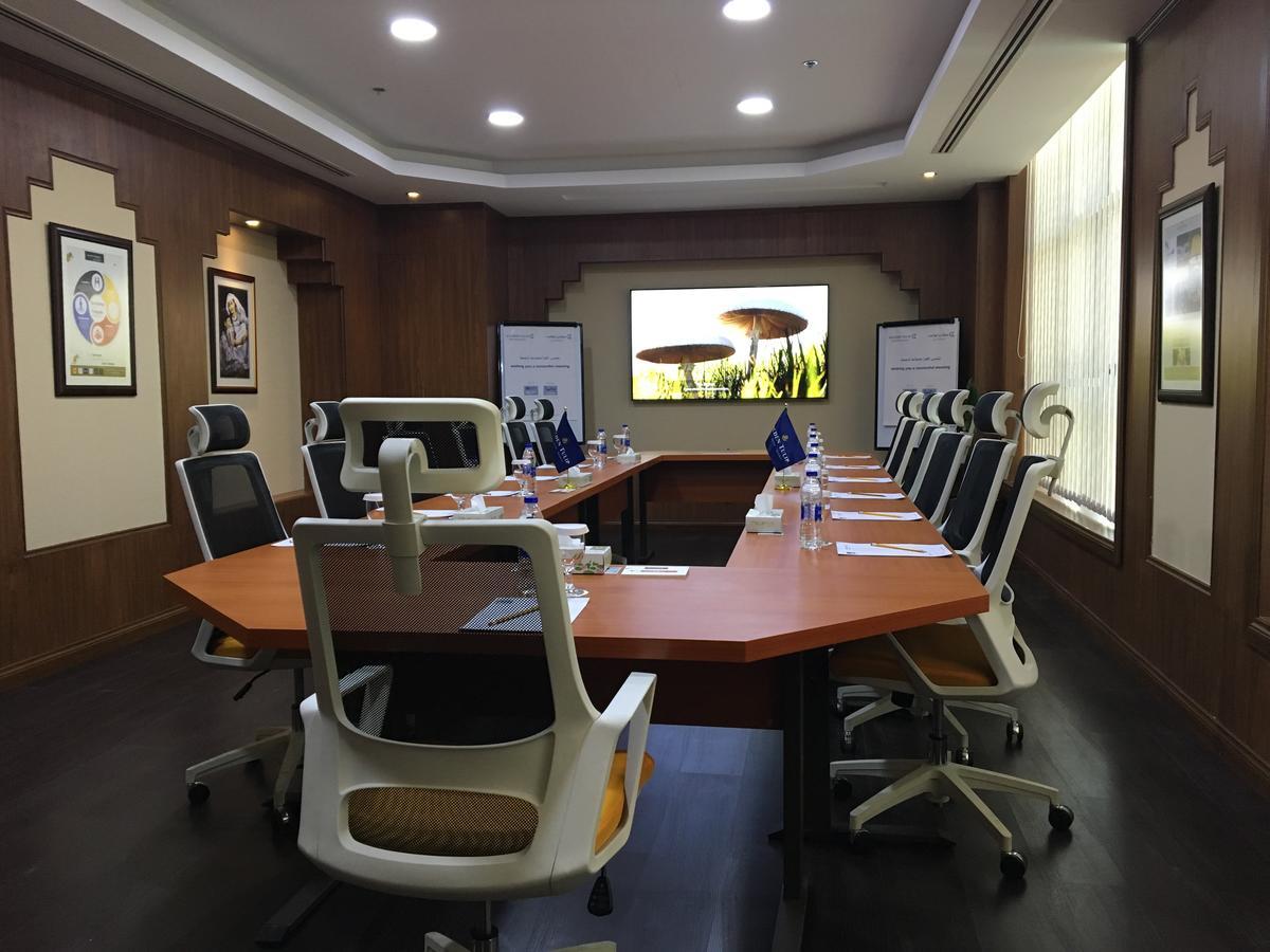 Golden Tulip Headington Hotel Muscat Exterior photo